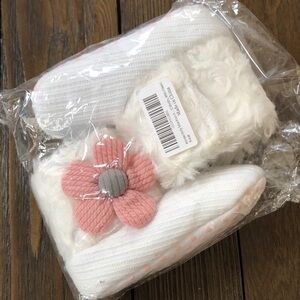 Annnowl NWT baby snow boots white/pink flower